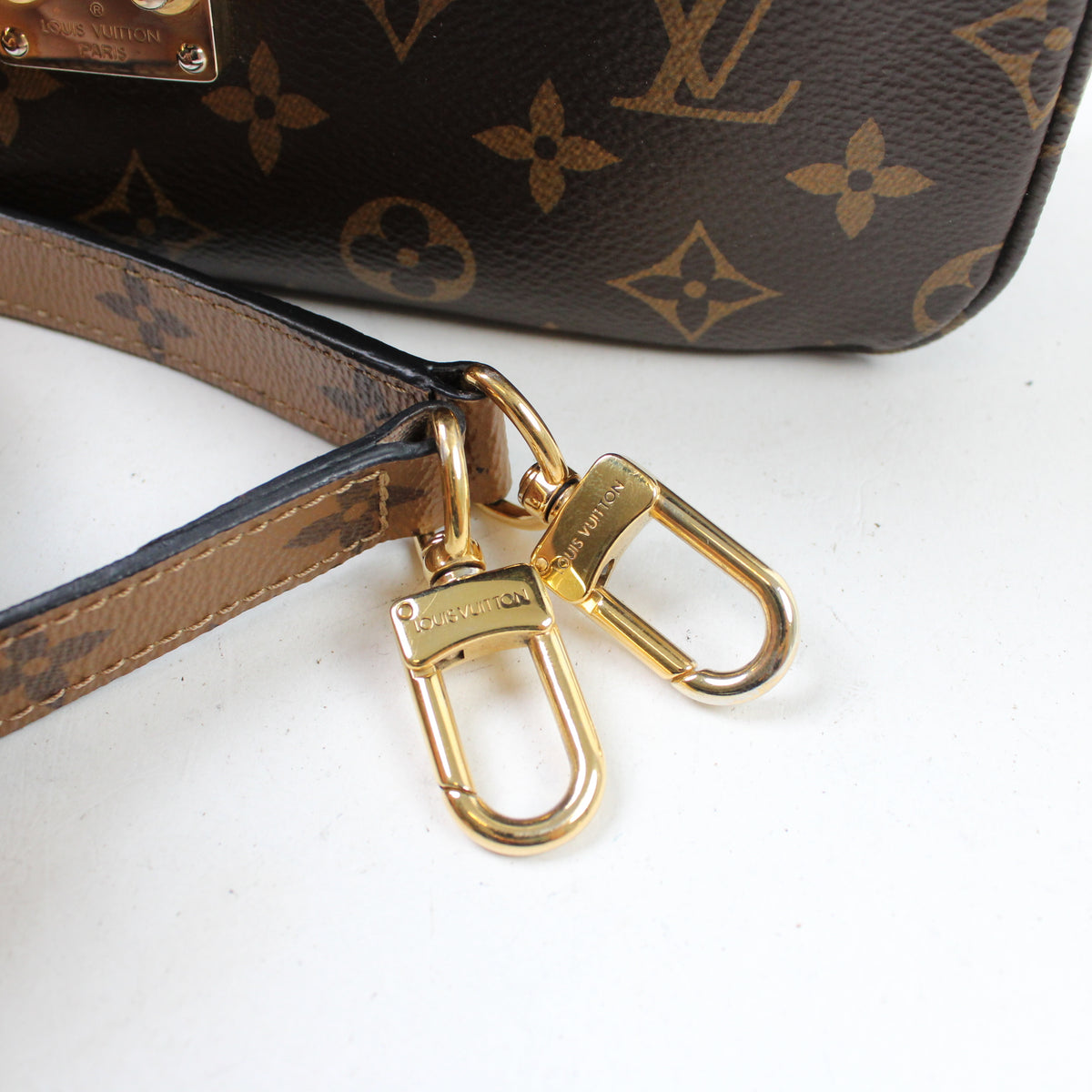 Louis Vuitton Pochette Metis Reverse