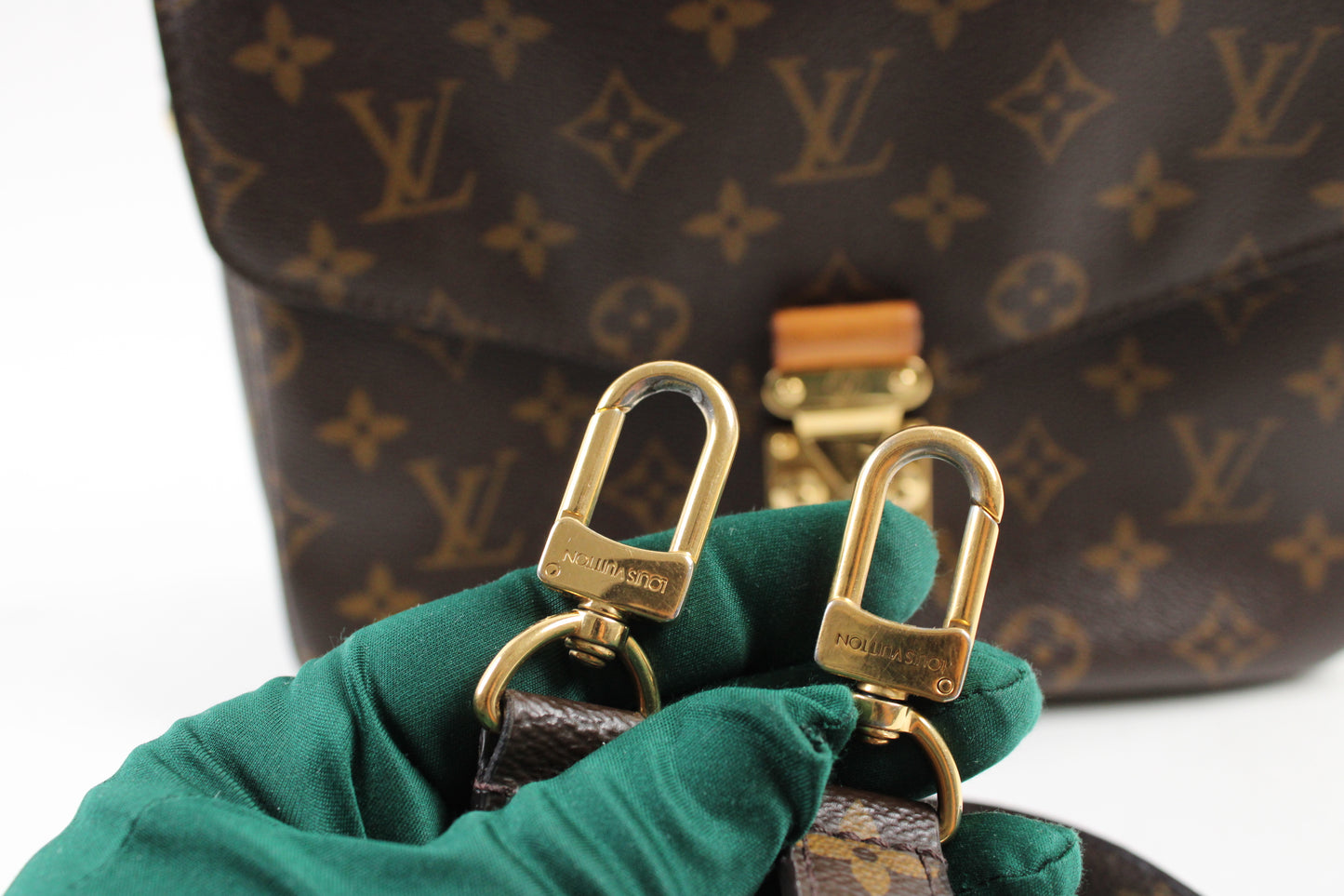 Louis Vuitton Pochette Metis Monogram