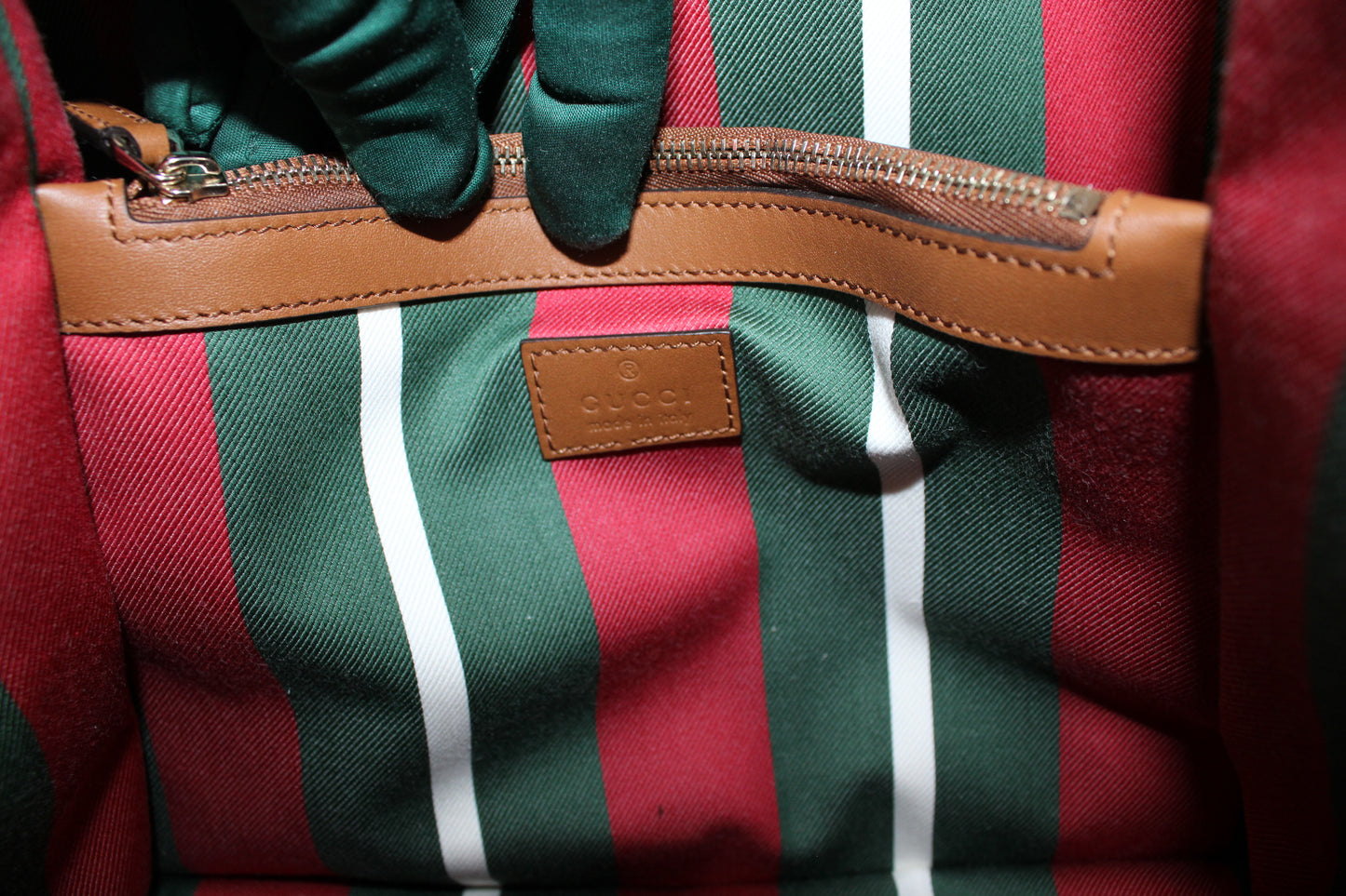 Gucci GG Emblem Bucket Media