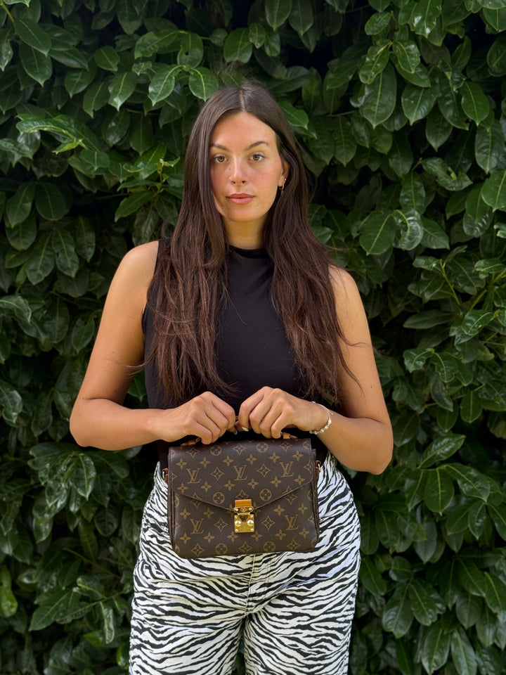 Louis Vuitton Metis Clutch