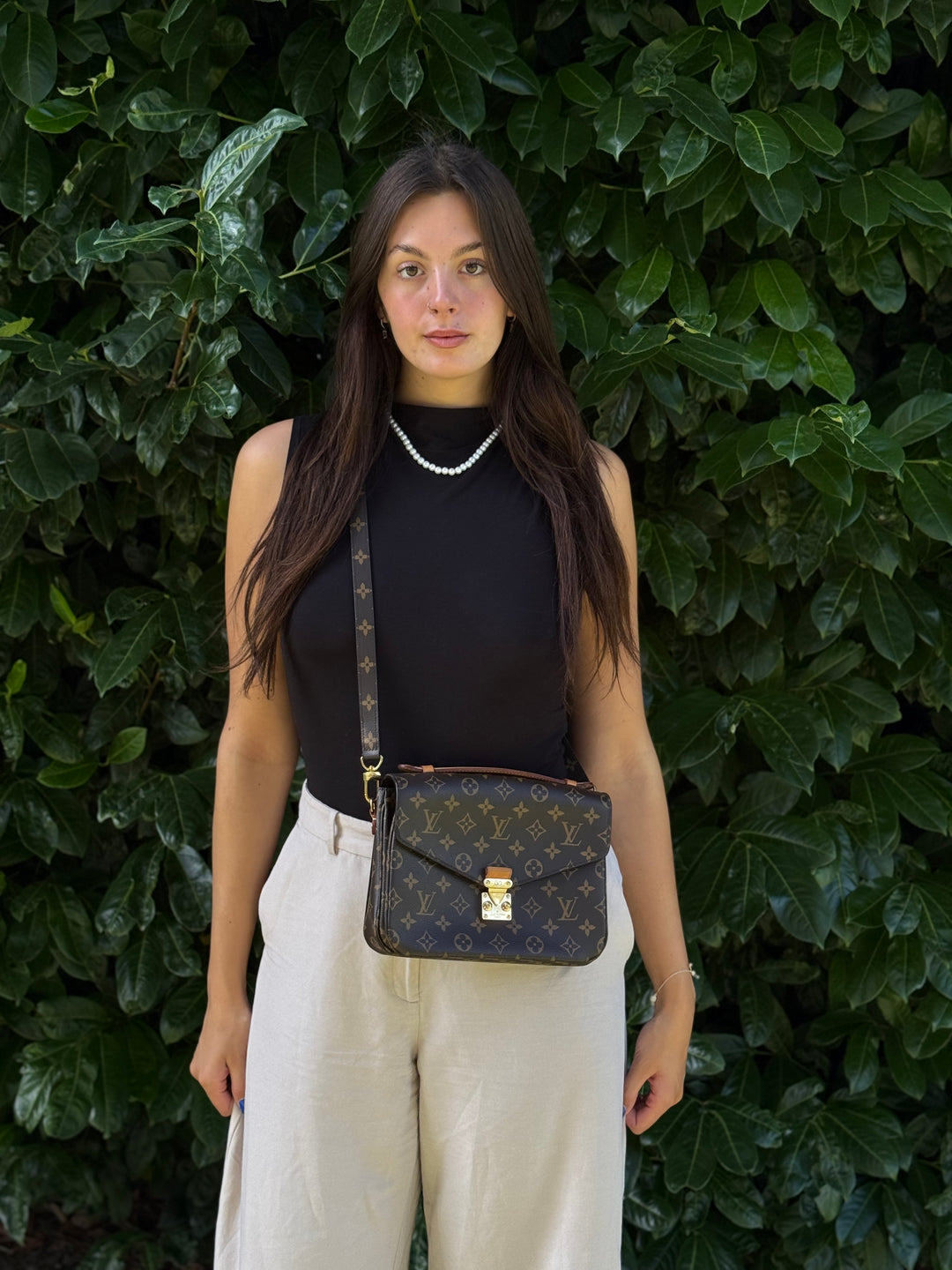 Louis Vuitton Metis Clutch
