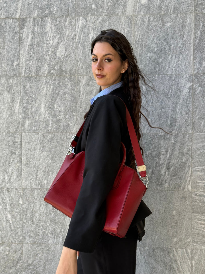 Givenchy Antigona Media