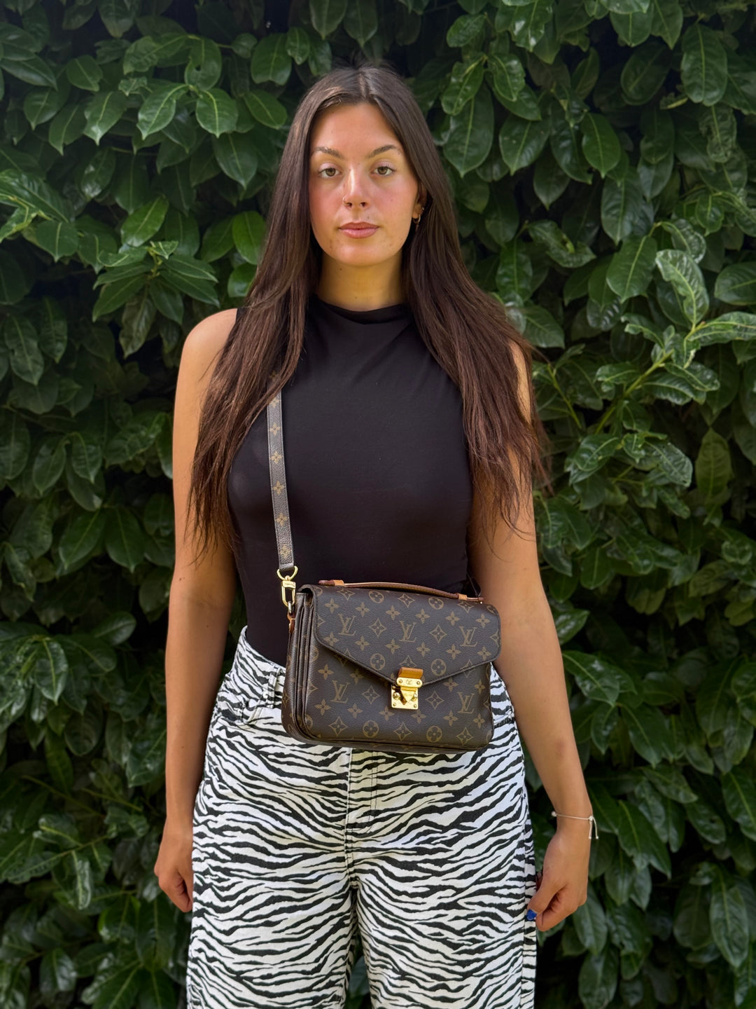 Louis Vuitton Metis Clutch