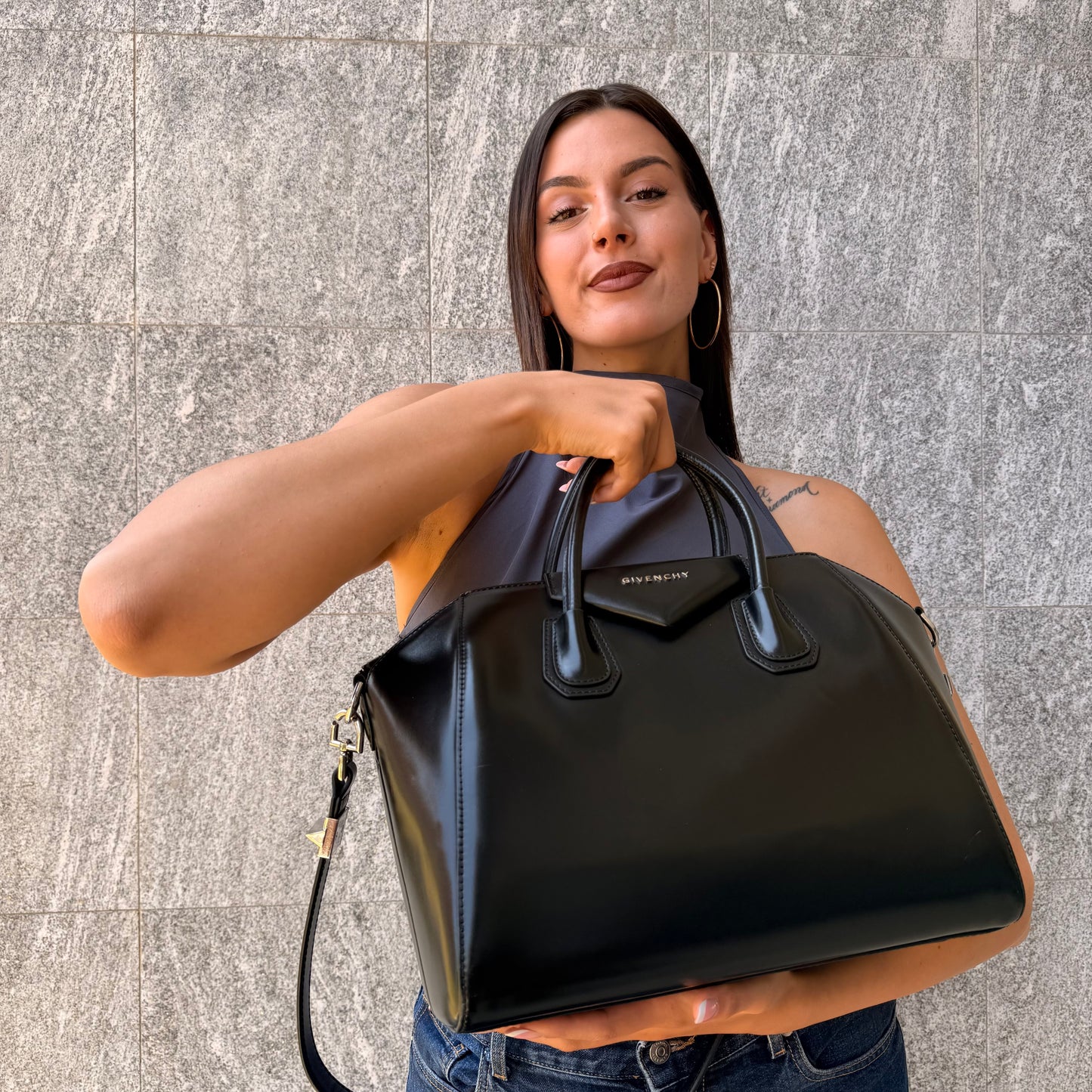 Givenchy Antigona Media