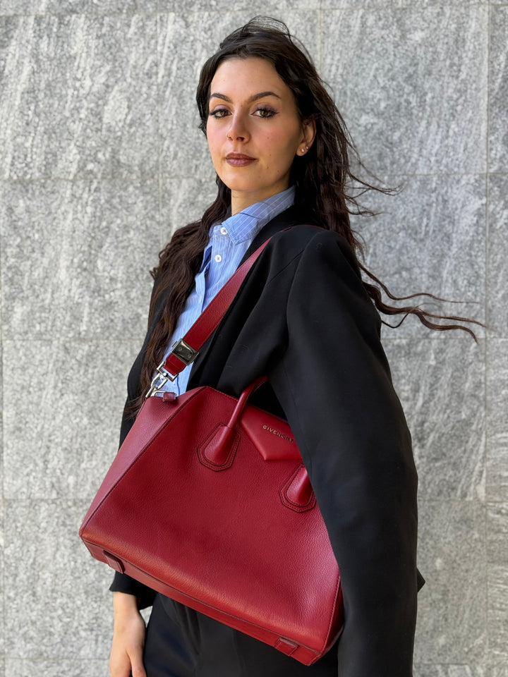 Givenchy Antigona Media