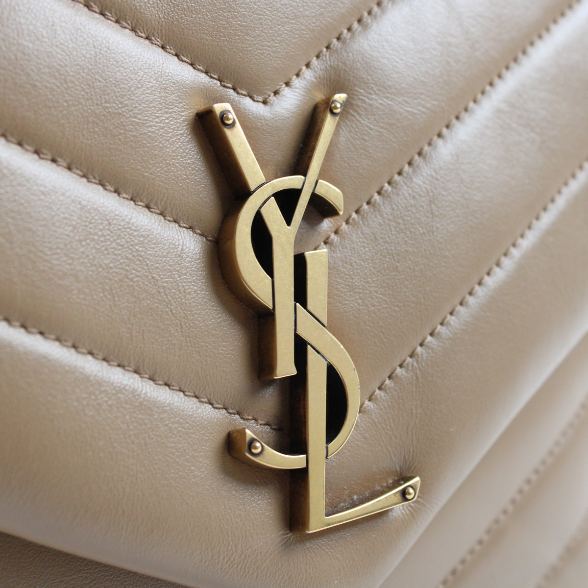 Saint Laurent Lou Lou Media