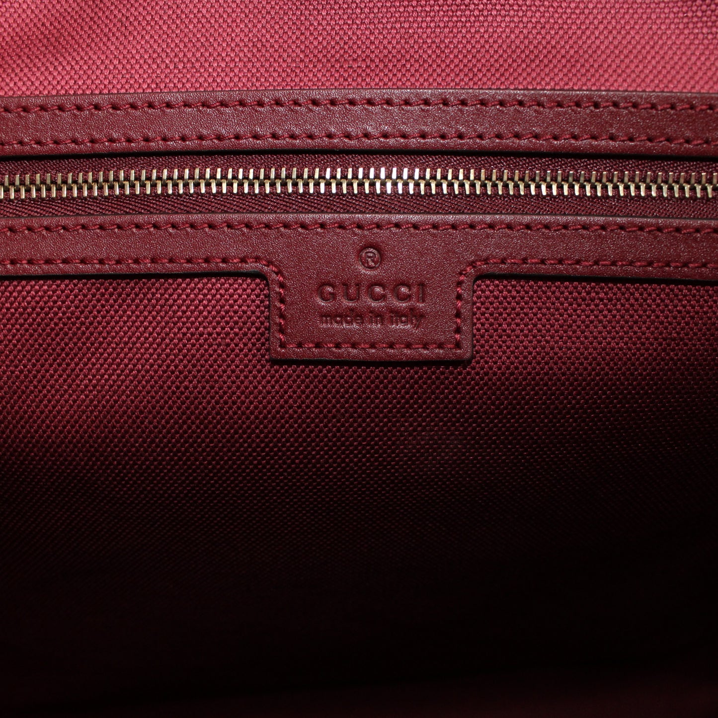Gucci GG Emblem Media