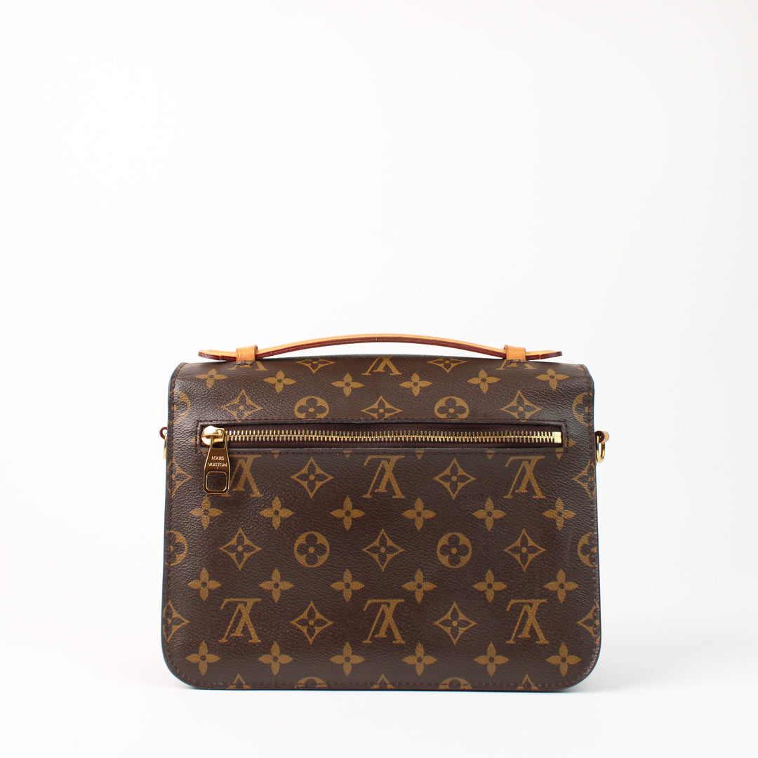 Louis Vuitton Metis Clutch
