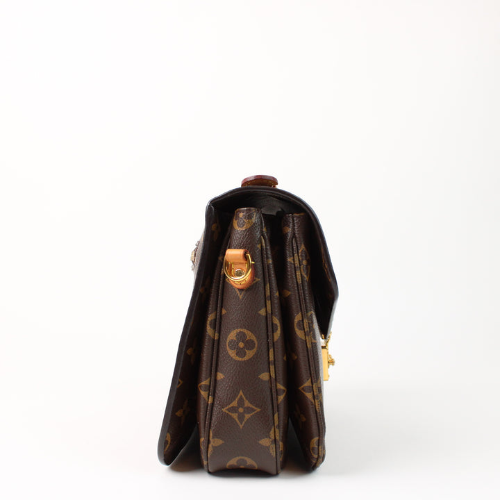 Louis Vuitton Metis Clutch