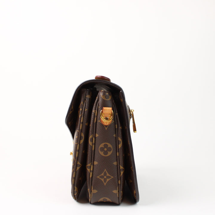 Louis Vuitton Metis Clutch