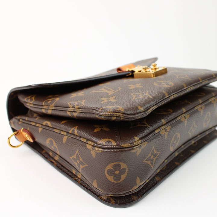 Louis Vuitton Metis Clutch