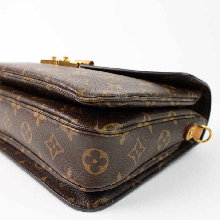 Louis Vuitton Metis Clutch