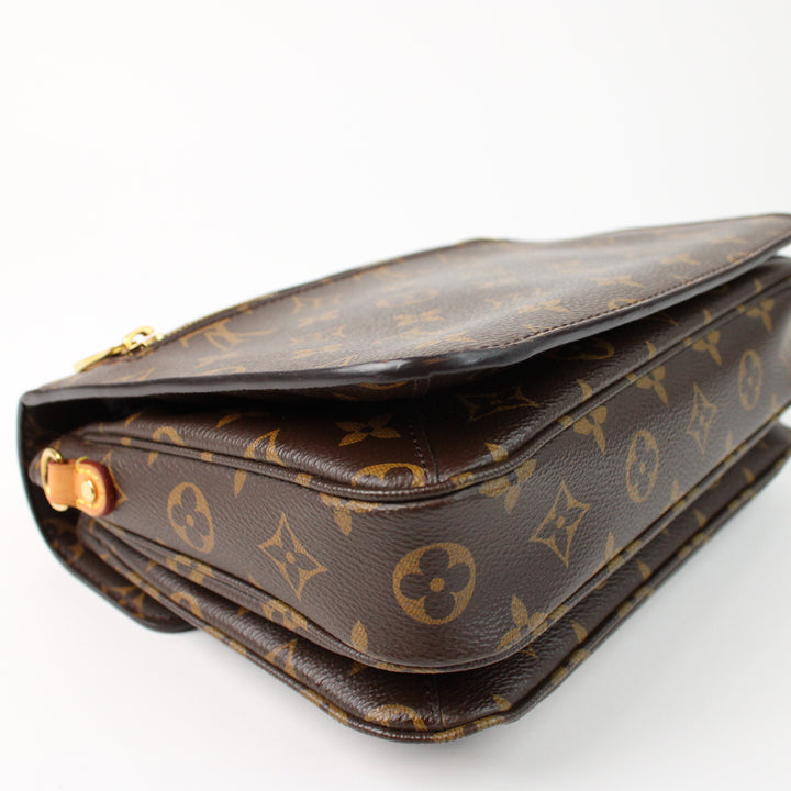 Louis Vuitton Metis Clutch