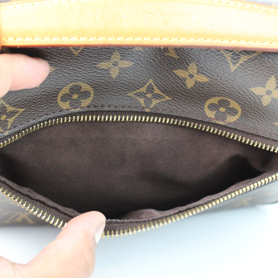 Louis Vuitton Metis Clutch