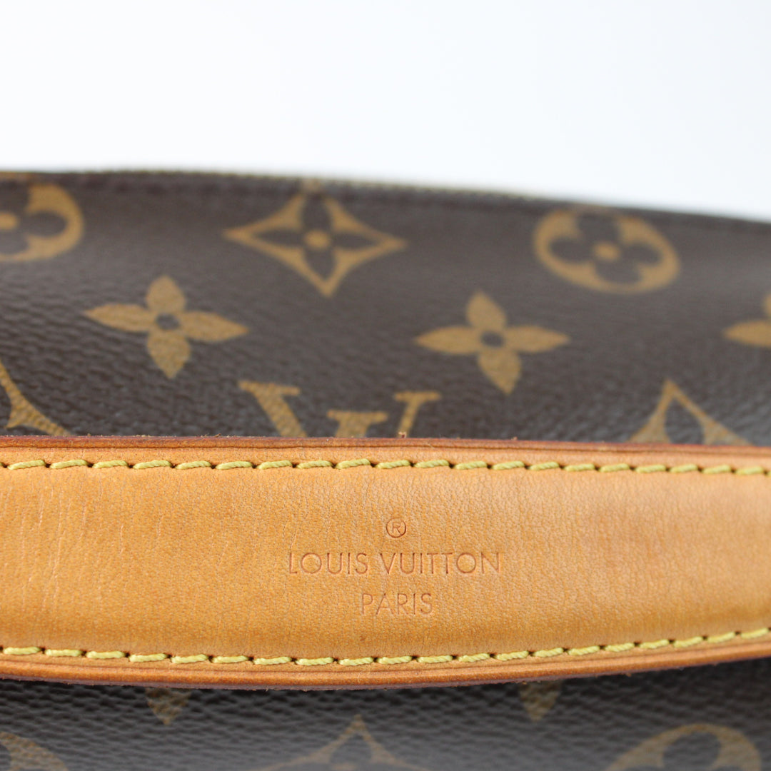Louis Vuitton Metis Clutch