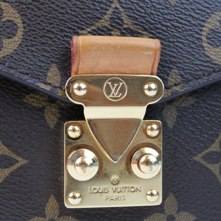 Louis Vuitton Metis Clutch