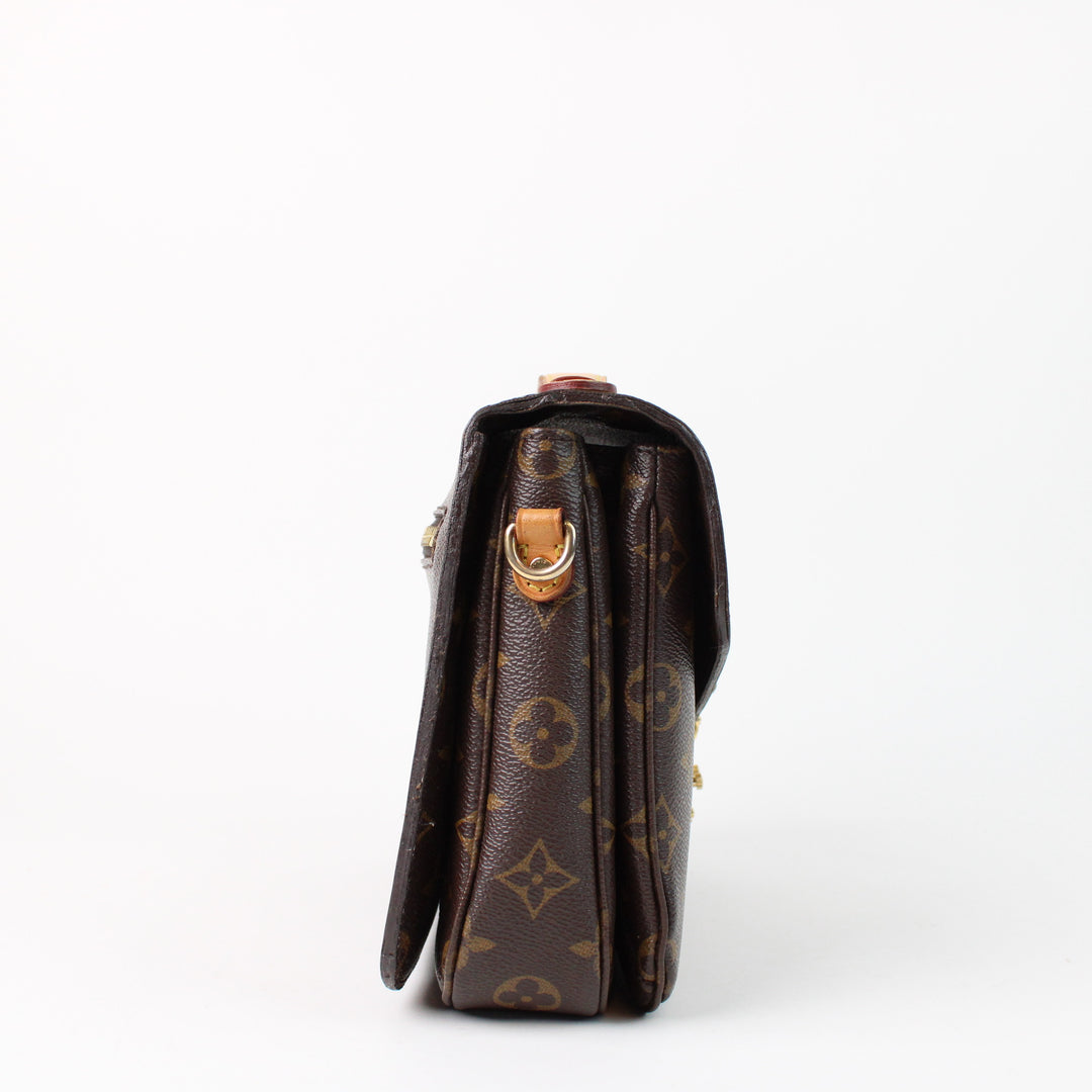 Louis Vuitton Metis Clutch