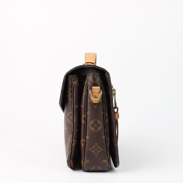 Louis Vuitton Metis Clutch