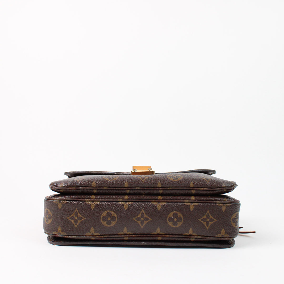 Louis Vuitton Metis Clutch