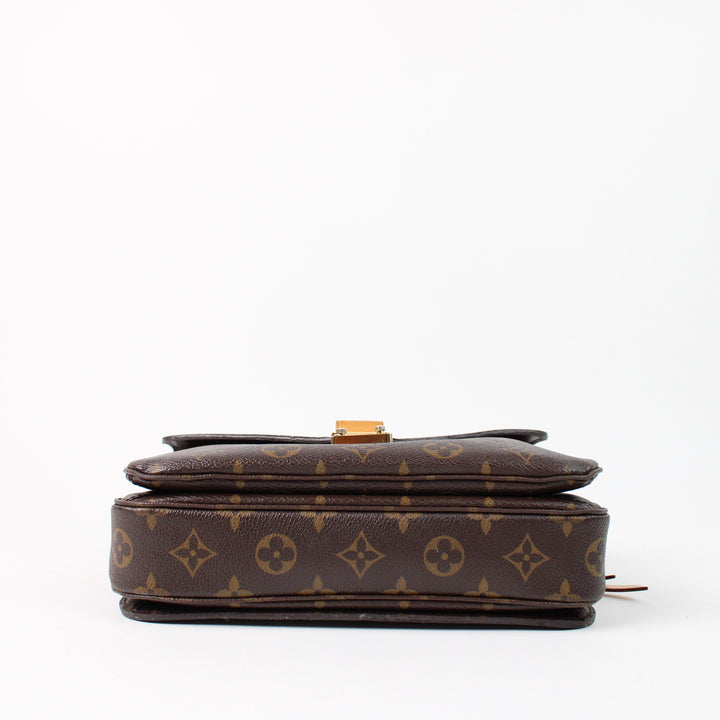 Louis Vuitton Metis Clutch