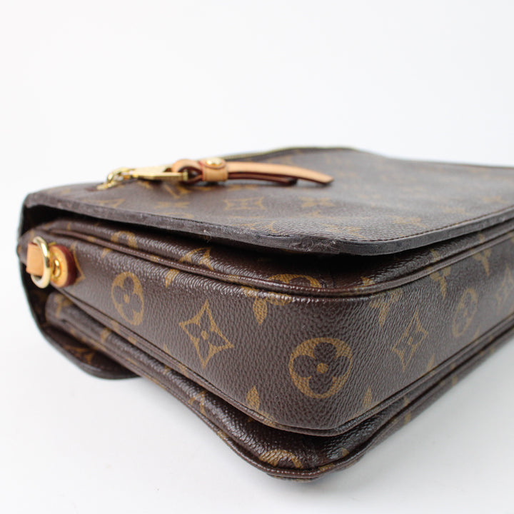 Louis Vuitton Metis Clutch