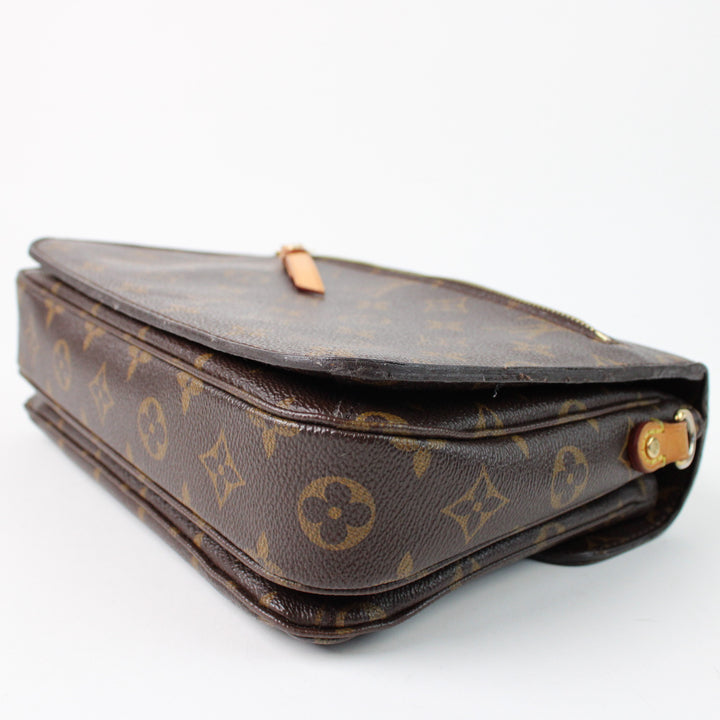 Louis Vuitton Metis Clutch