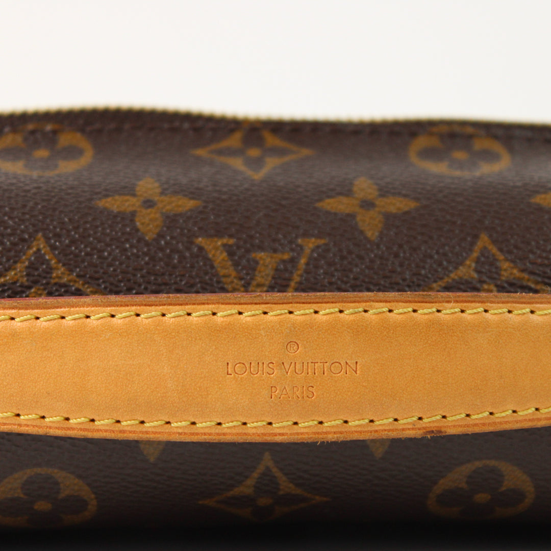 Louis Vuitton Metis Clutch