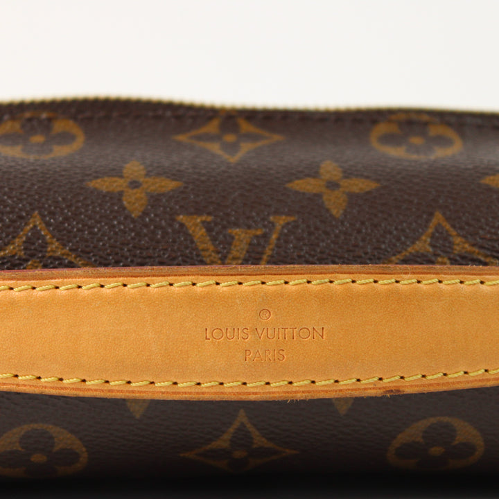 Louis Vuitton Metis Clutch