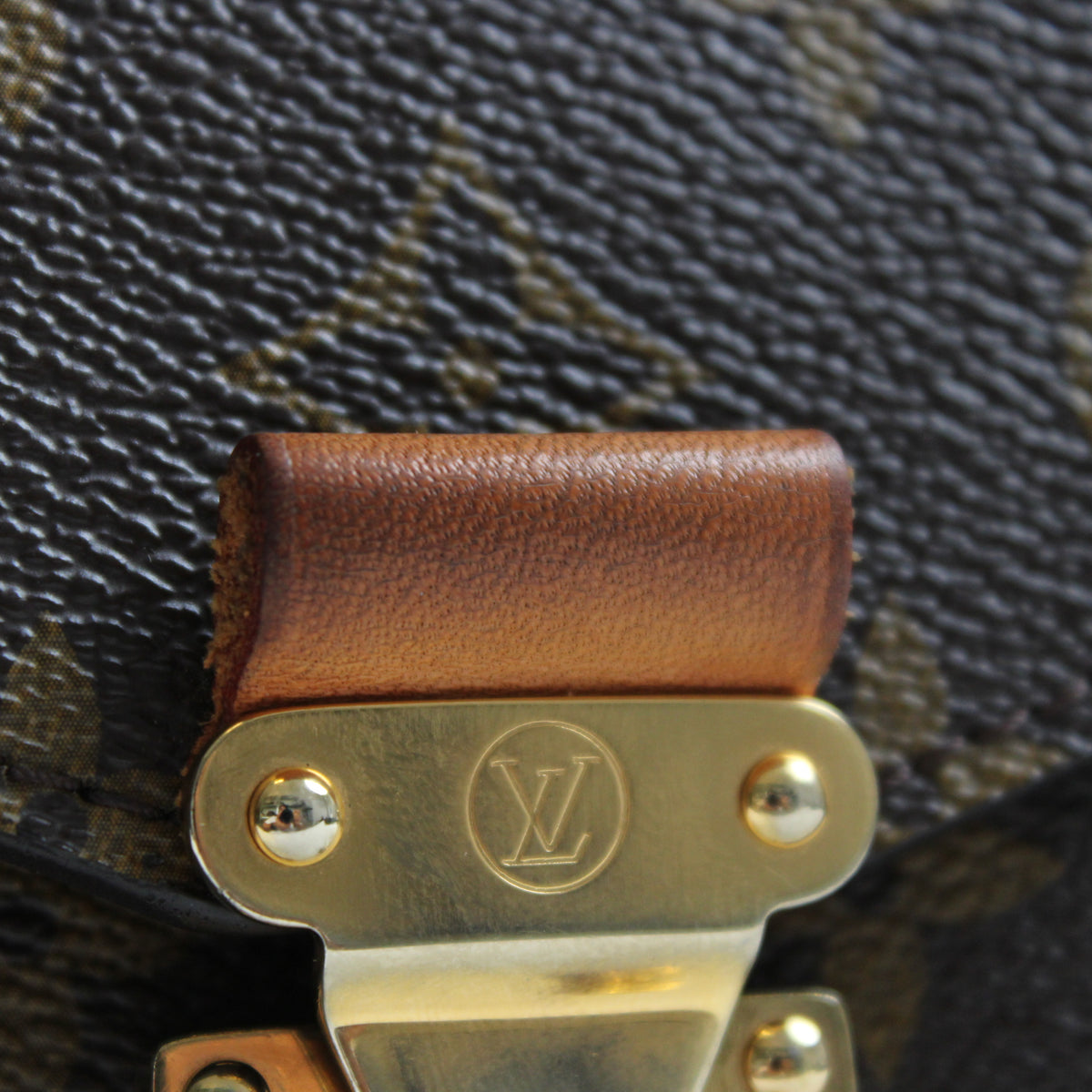 Louis Vuitton Pochette Métis