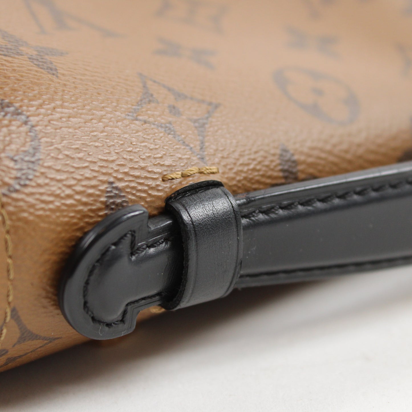 Louis Vuitton Pochette Metis Reverse
