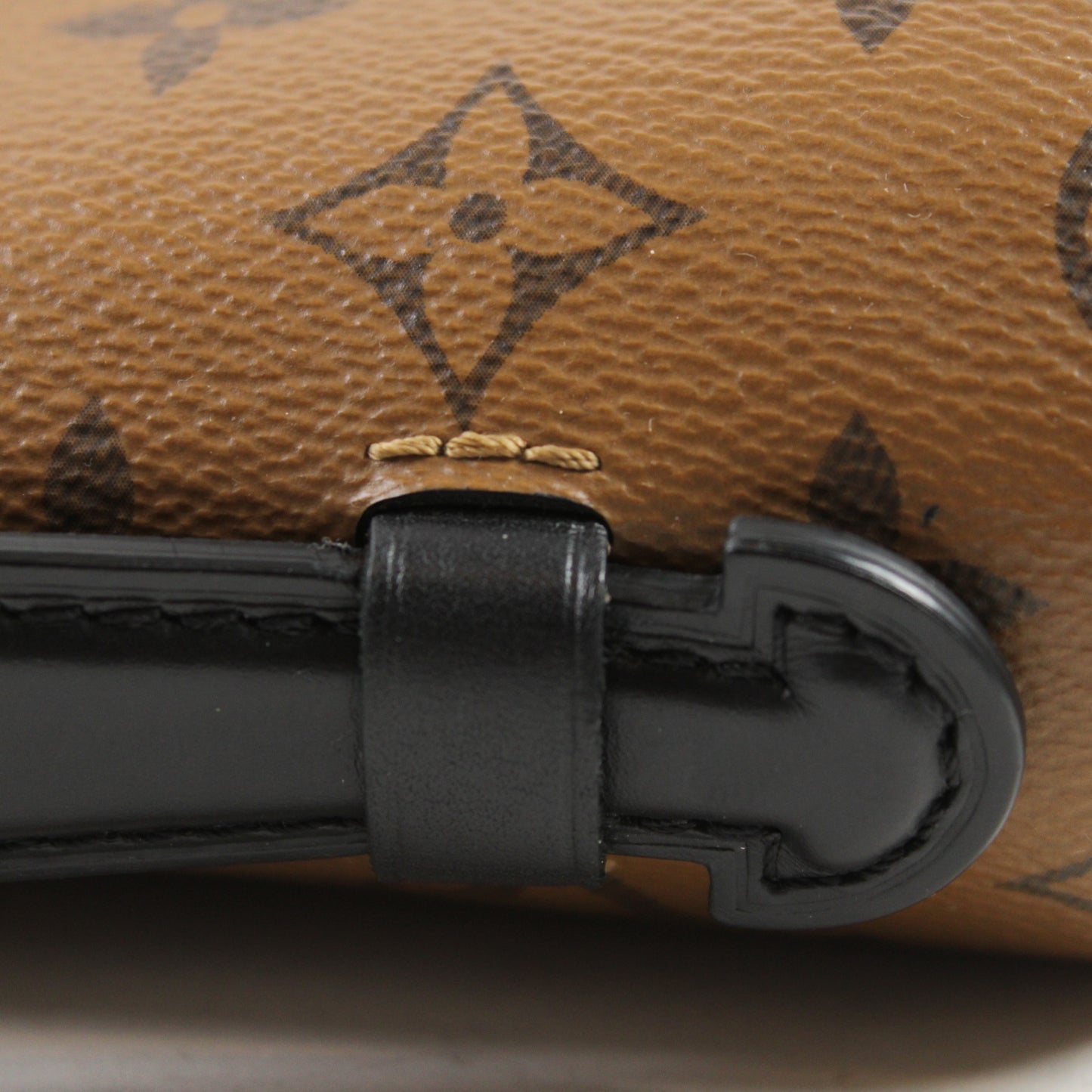 Louis Vuitton Pochette Metis Reverse