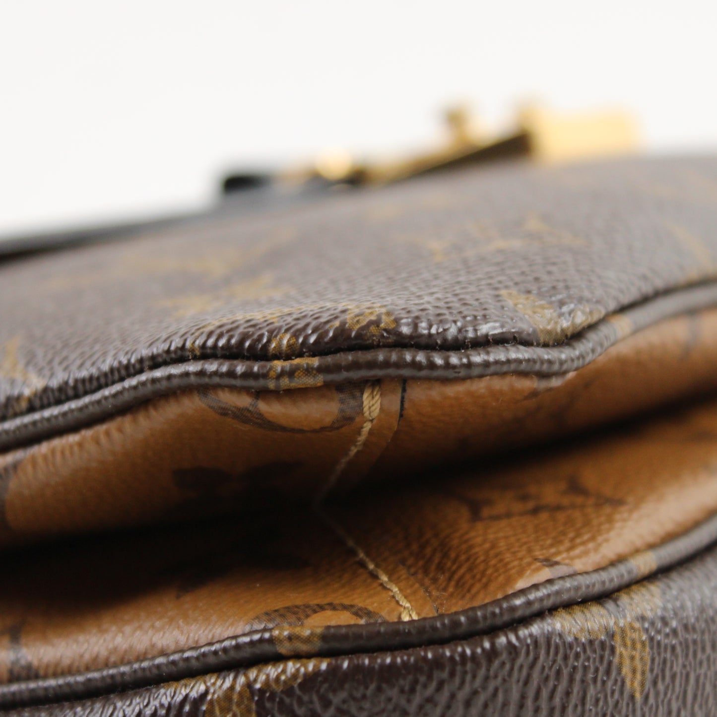 Louis Vuitton Pochette Metis Reverse