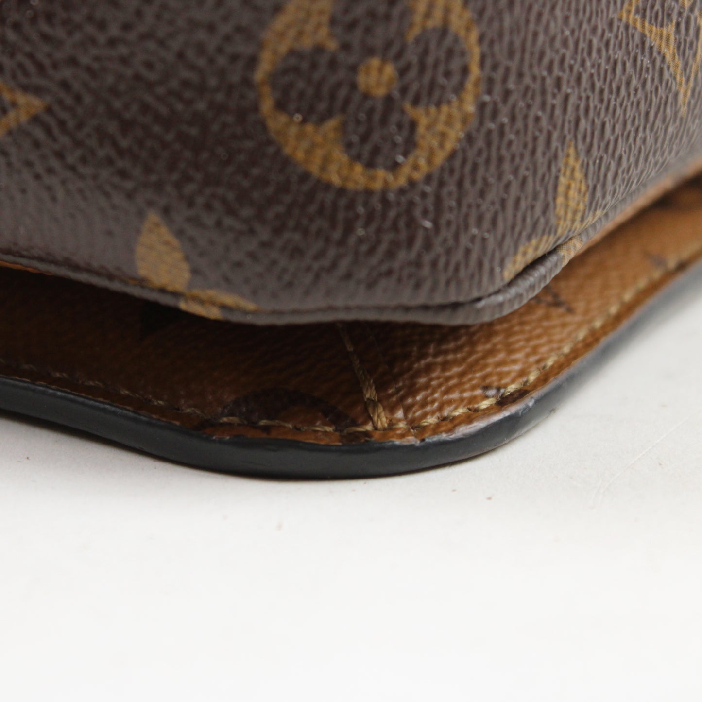 Louis Vuitton Pochette Metis Reverse