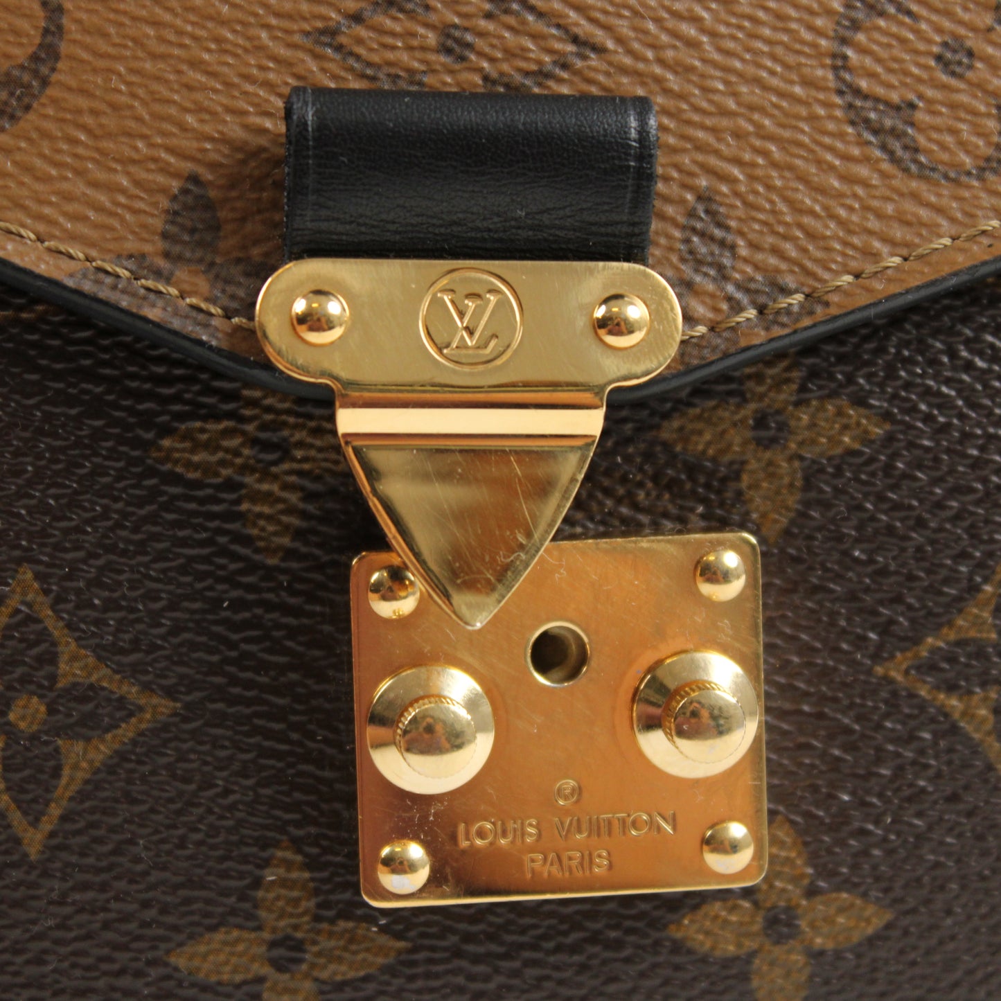 Louis Vuitton Pochette Metis Reverse
