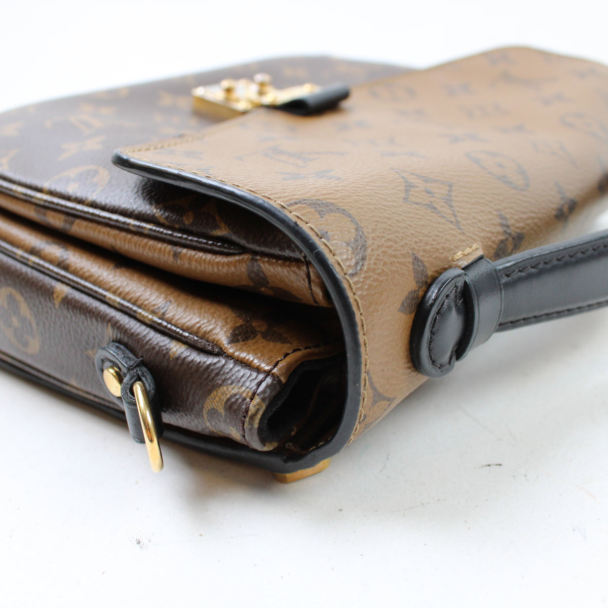 Louis Vuitton Pochette Metis Reverse
