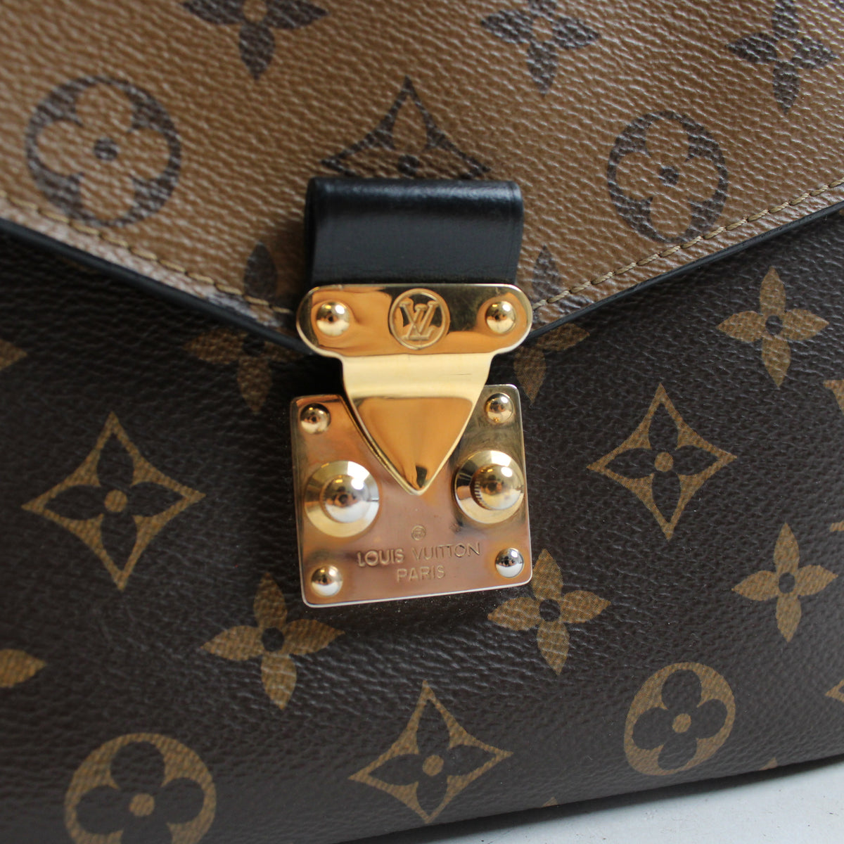 Louis Vuitton Pochette Metis Reverse