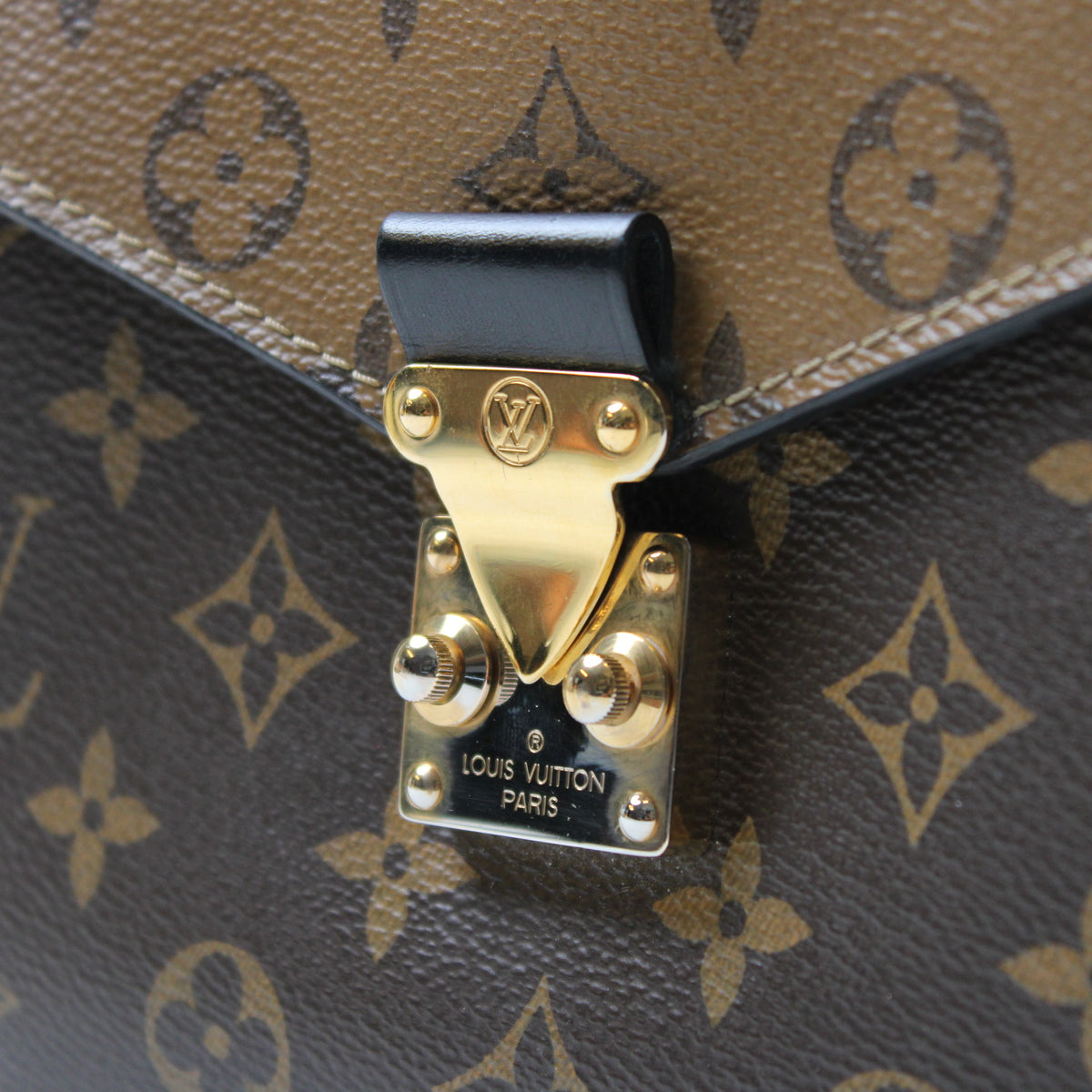 Louis Vuitton Pochette Metis Reverse