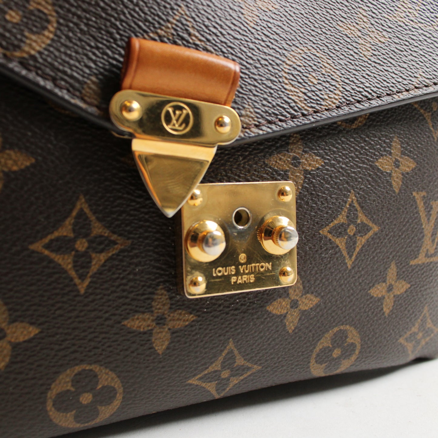 Louis Vuitton Pochette Metis Monogram