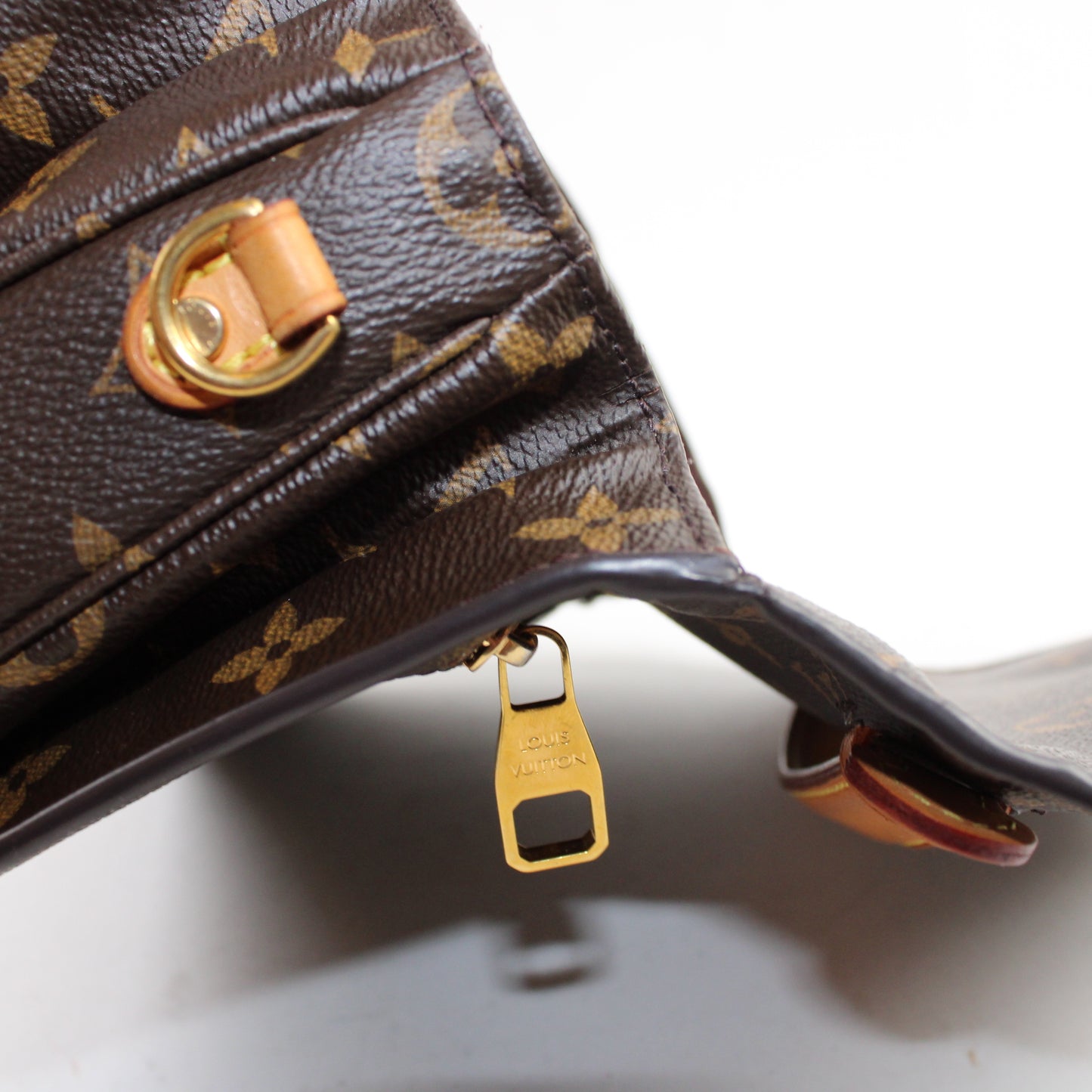 Louis Vuitton Pochette Metis Monogram