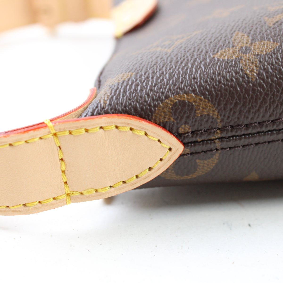 Louis Vuitton Pochette Hills