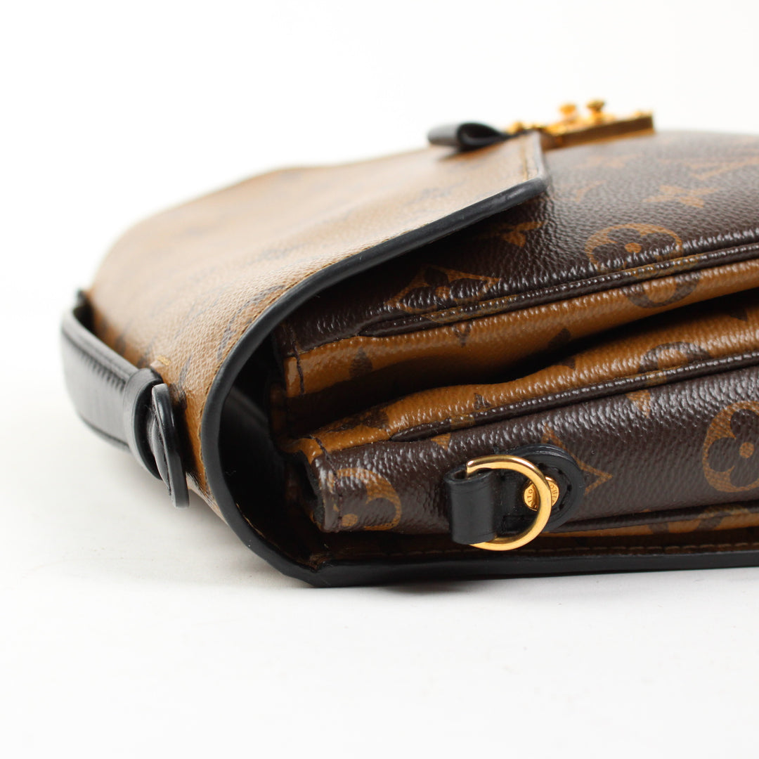 Louis Vuitton  Pochette Mètis Reverse