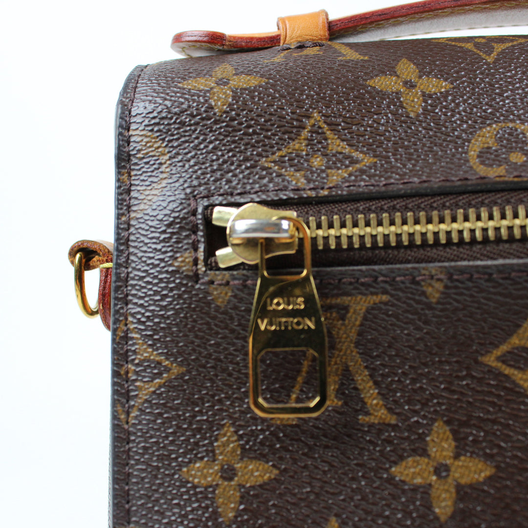 Louis Vuitton Pochette Mètis