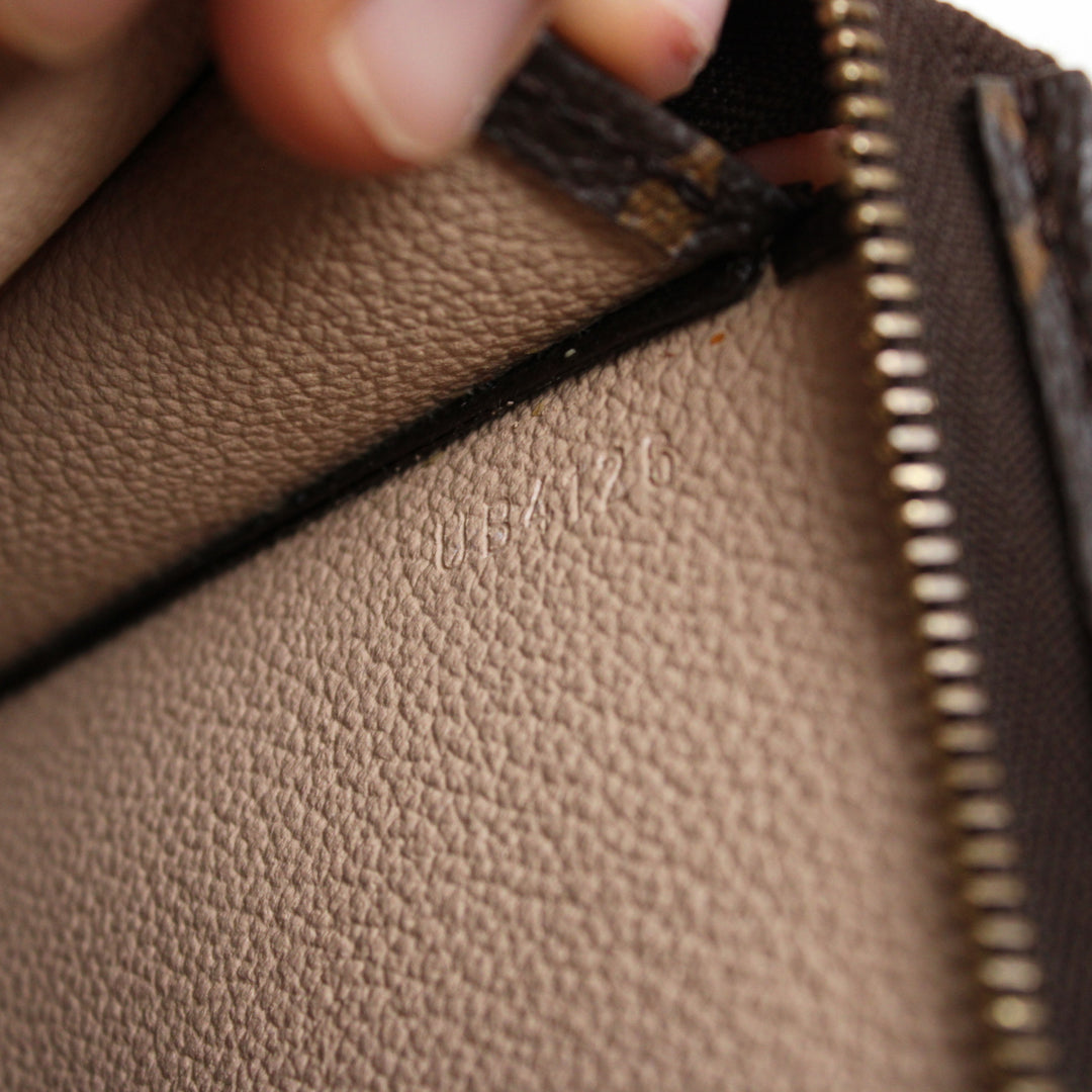 Louis Vuitton Pochette Toilette 26