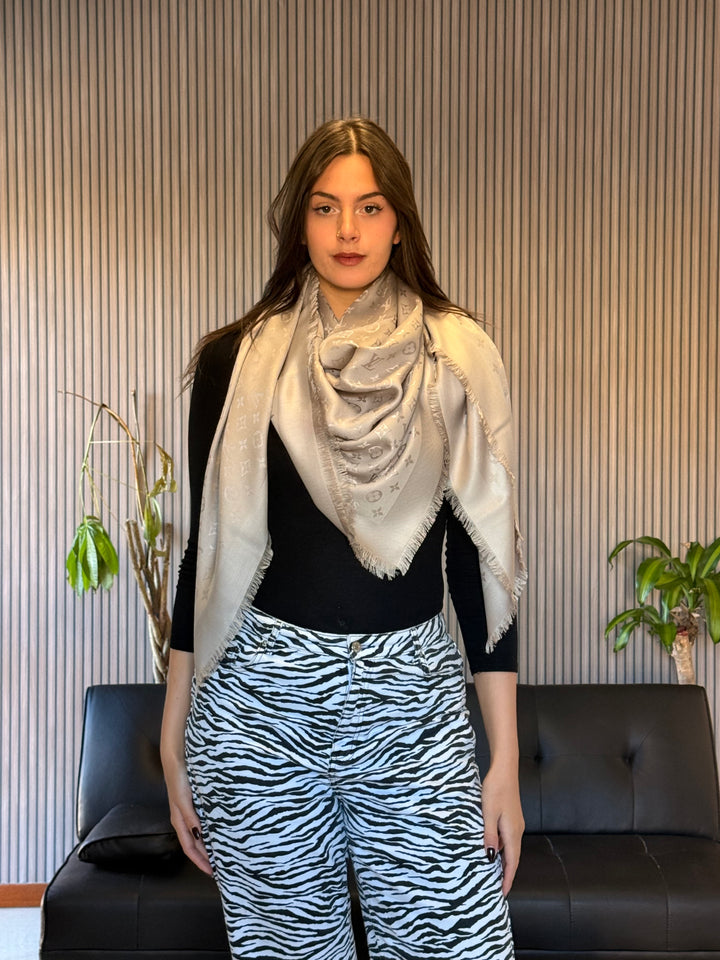 Louis Vuitton Scialle Monogram  M71336