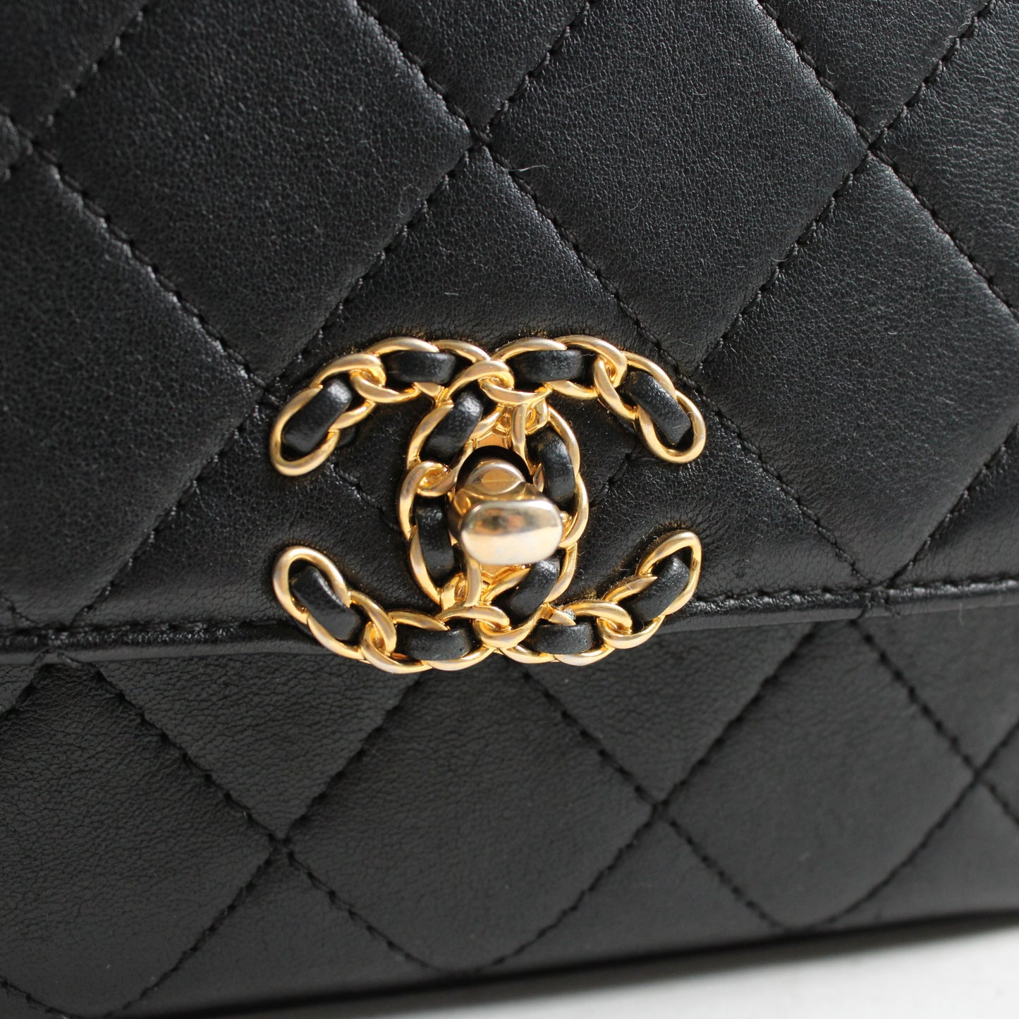 Chanel 19 Infinity Chain Top Handle