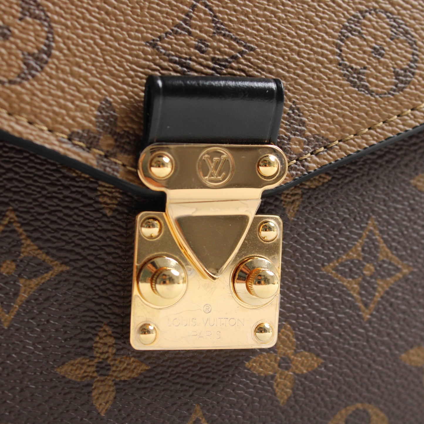 Louis Vuitton Pochette Mètis Canvas Reverse