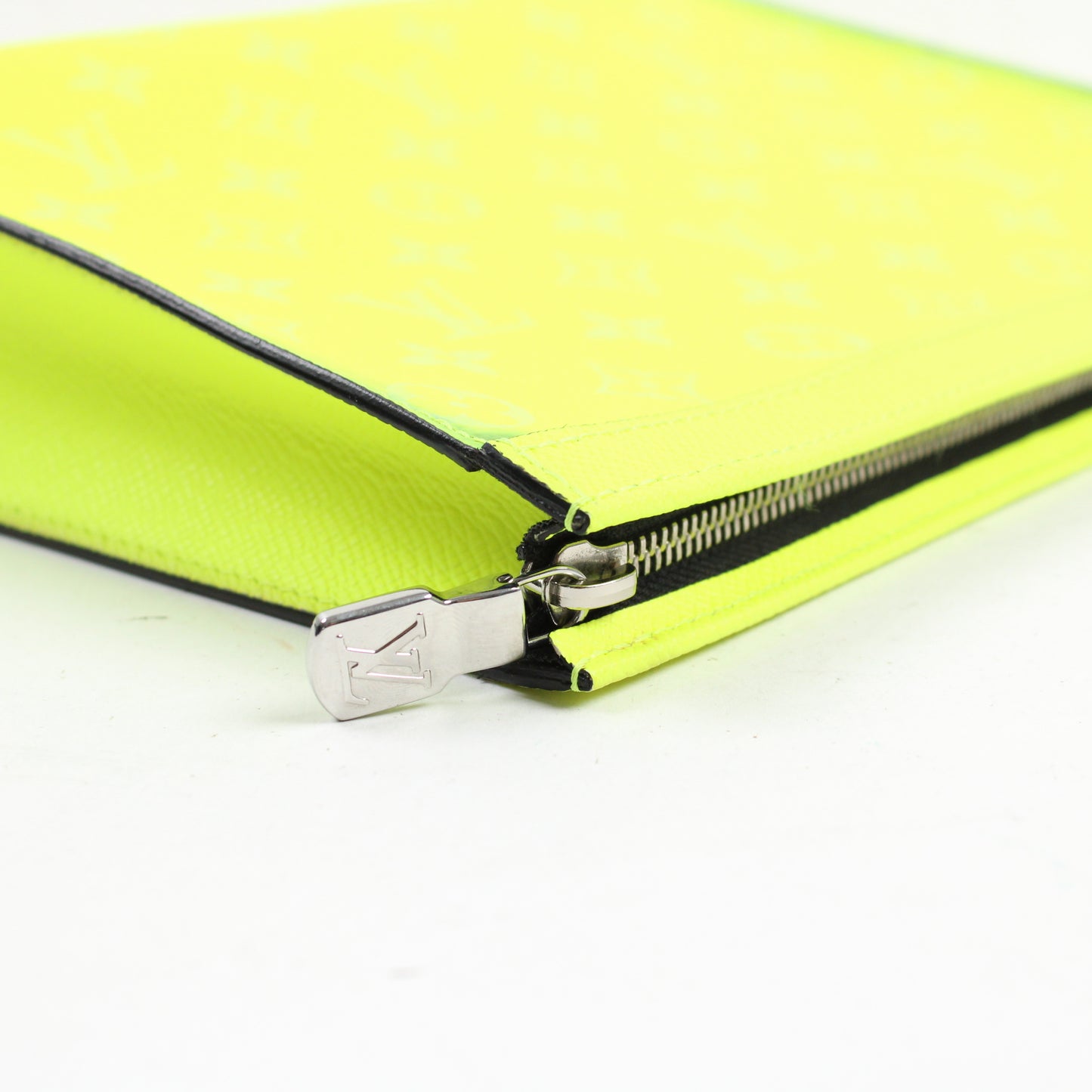 Louis Vuitton Pochette Voyage MM