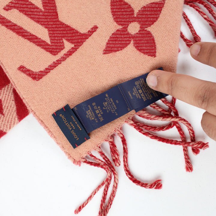 Louis Vuitton Essential Scarf M79502