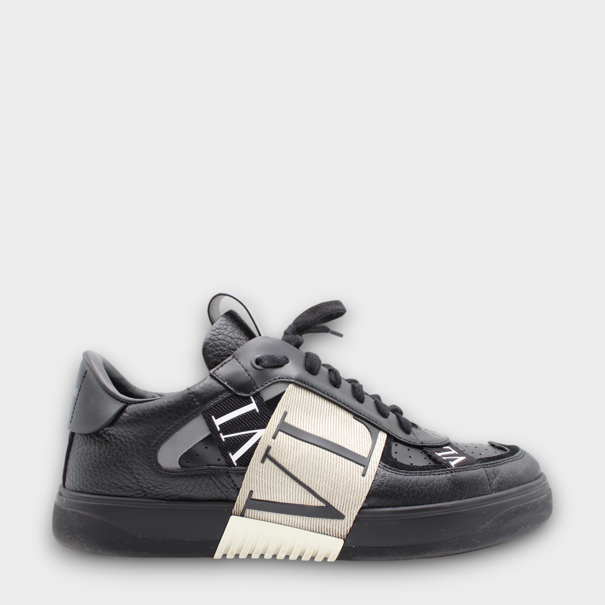 Valentino Garavani Sneakers Size 40.5 – Luxrieme