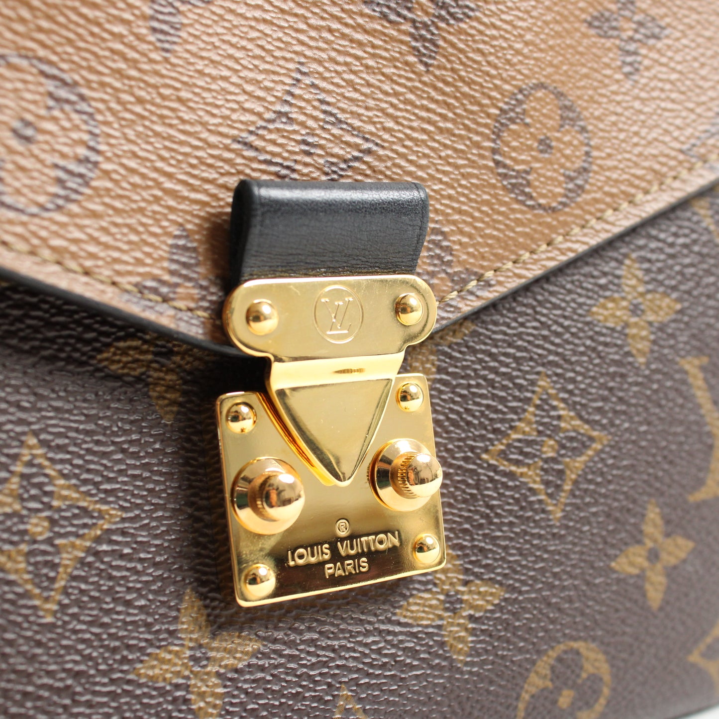 Louis Vuitton Pochette Mètis Reverse